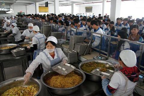 學(xué)校食堂承包這個(gè)近乎被壟斷的賺錢生意，如今卻“開不下去”？